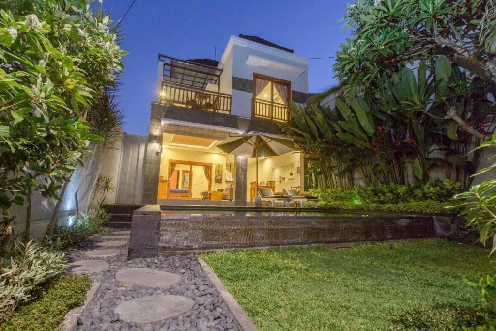 Villa Hitam Putih Legian Bali Seminyak Zewnętrze zdjęcie
